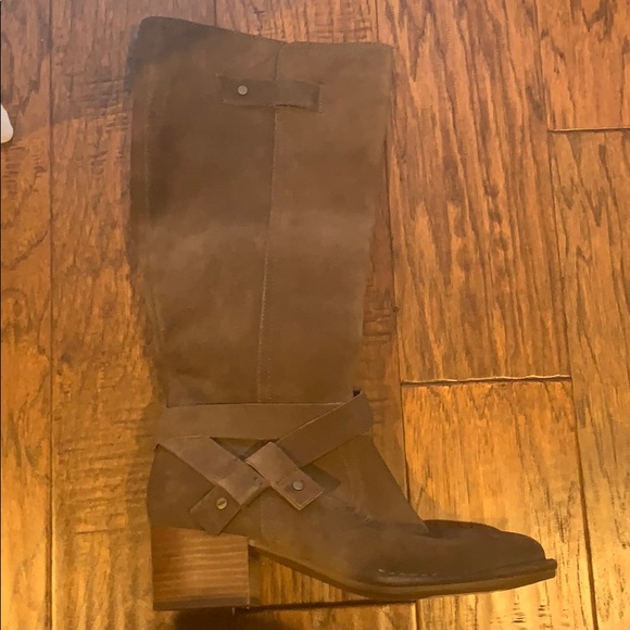 Boots - Picture 4 of 5